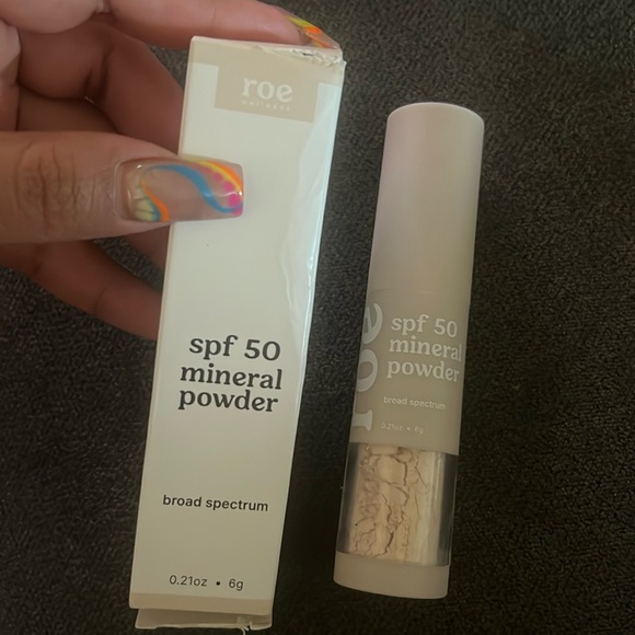 roe wellness SPF 50 Mineral Powder broad spectrum 0.21oz NEW - Picture 2 of 3